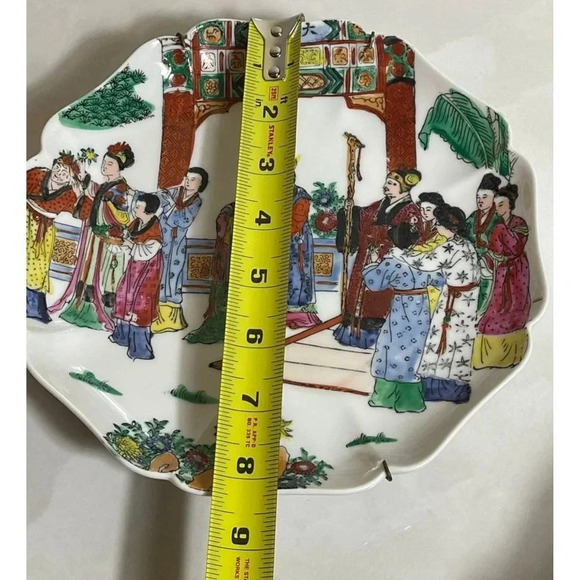 Macau Emperor & Women Garden Hand Painted Porcelain Multicolor Decorative Plate - Picture 4 of 7